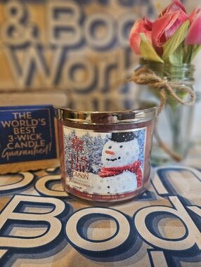 NWT Bath & Body Works Tis The Season 3-wick Candle - Red and White